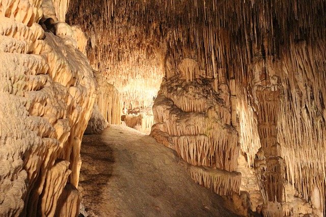 krápníkové jeskyně
